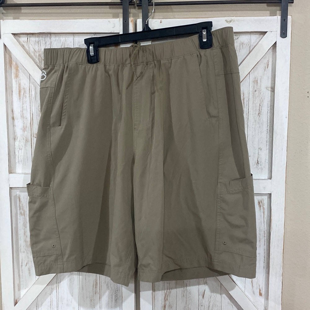 Magellan, Men’s Shorts Size XL.  Khaki